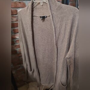 Very good condition light weight cardigan sweater